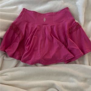 FREE PEOPLE MOVEMENT. “pleats and thankyou” shorts!!!